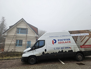 Zateplení stropu rodinného domu pomocí foukané izolace